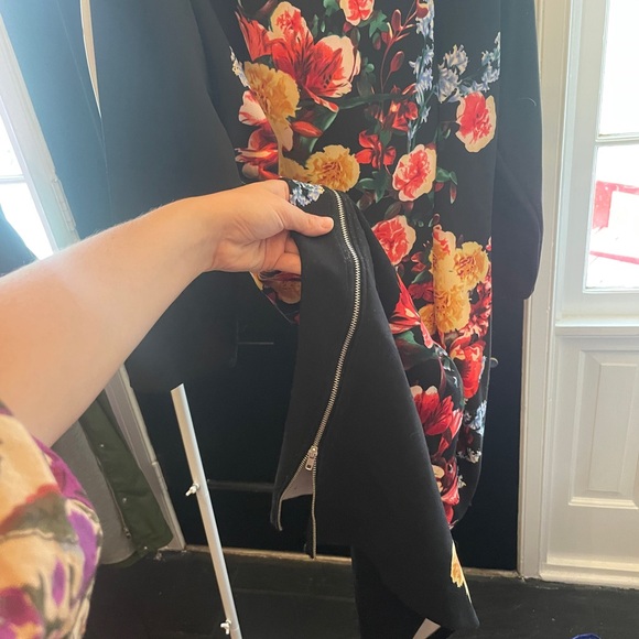 Gorgeous flower dress - date night, work, wedding - Picture 5 of 5